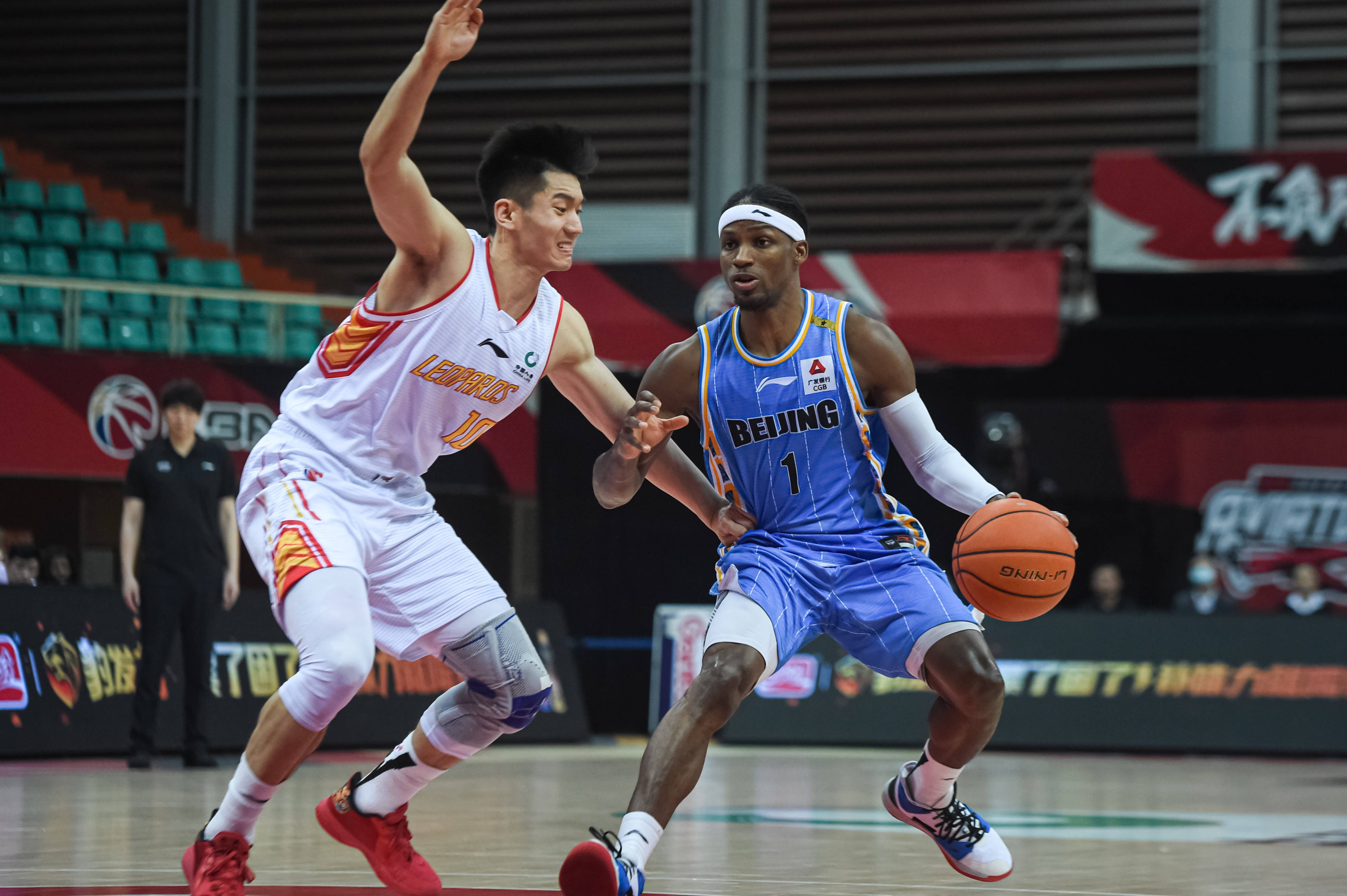 轻且具备极 轻且具备极