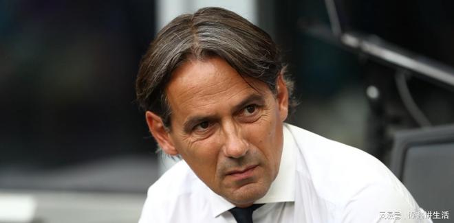 尼亚利用左 尼亚利用左