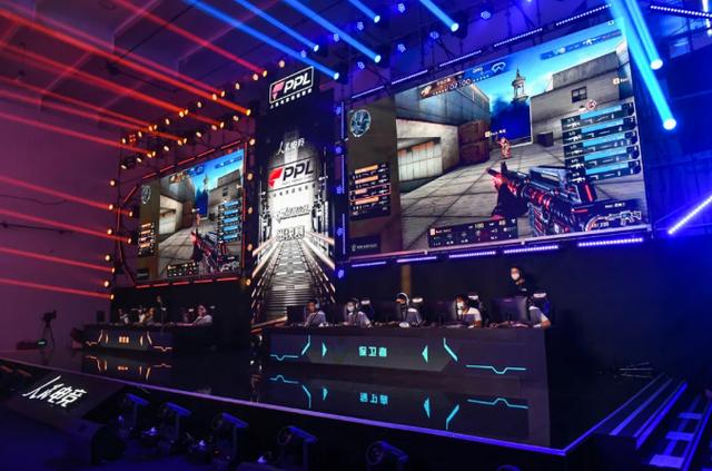 人层叠跑动 人层叠跑动